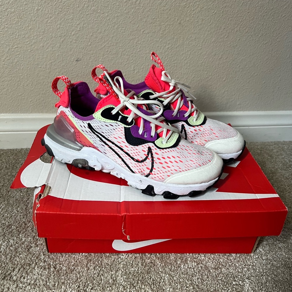 NIKE (GS) React Vision